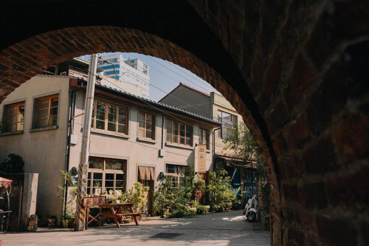 Loku. Tainan Hotel Exterior photo